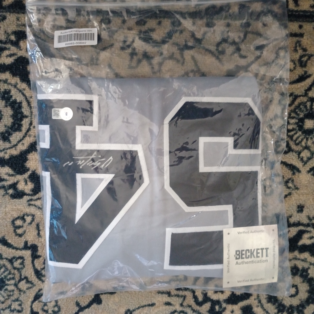 Chapman Beckett certified autographed jersey of the new York Yankees